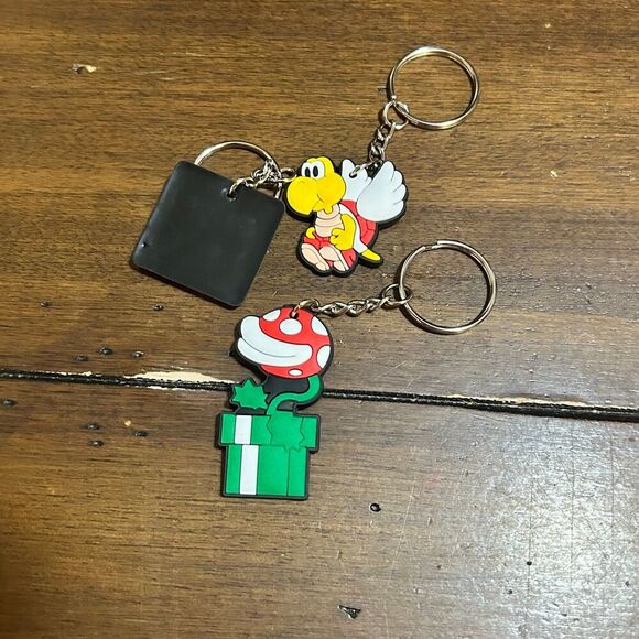 Super Mario Bros. Rubber Keychains Bundle of 3 - Picture 2 of 3